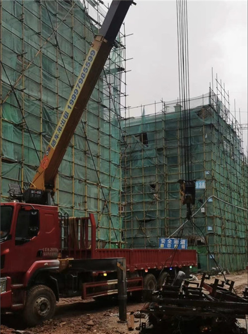 阜阳市“慢工细活”—— 吊车的 “微动控制” 技术