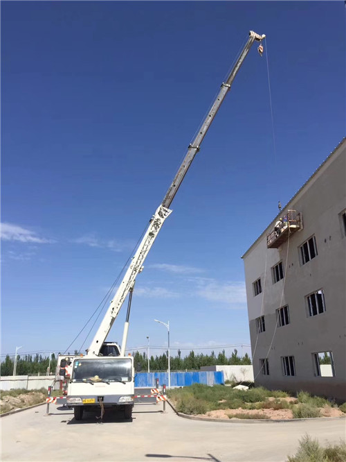 阜阳市“轻装强干”—— 吊车的 “轻量化臂架” 技术