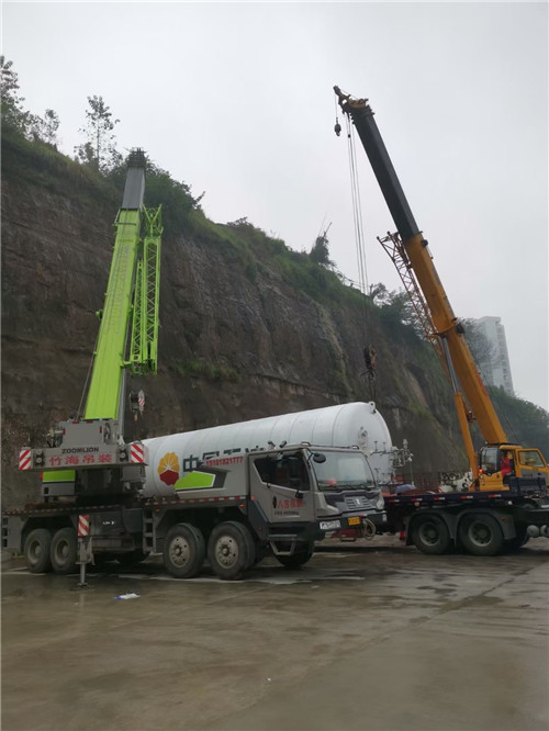 阜阳市“不怕风雨冻”—— 吊车的 “恶劣环境适应” 技术